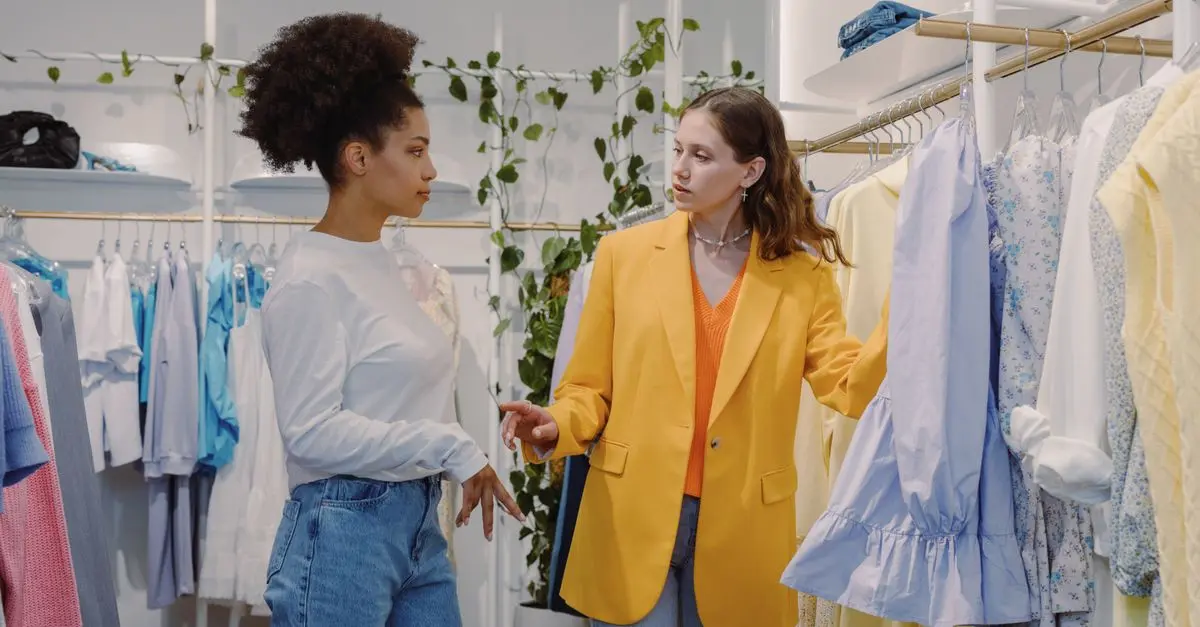 Comment choisir les vêtements ajustés pour sublimer votre silhouette