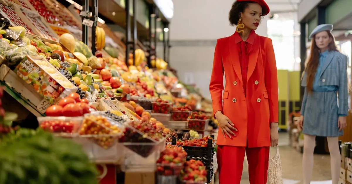 Comment porter les couleurs tendance avec élégance