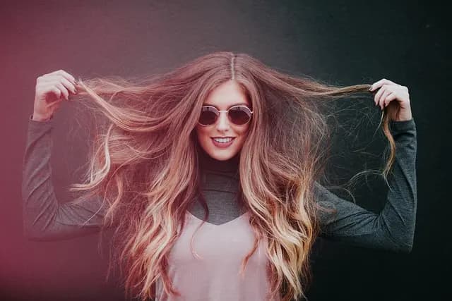 Comment choisir les couleurs qui flattent votre silhouette