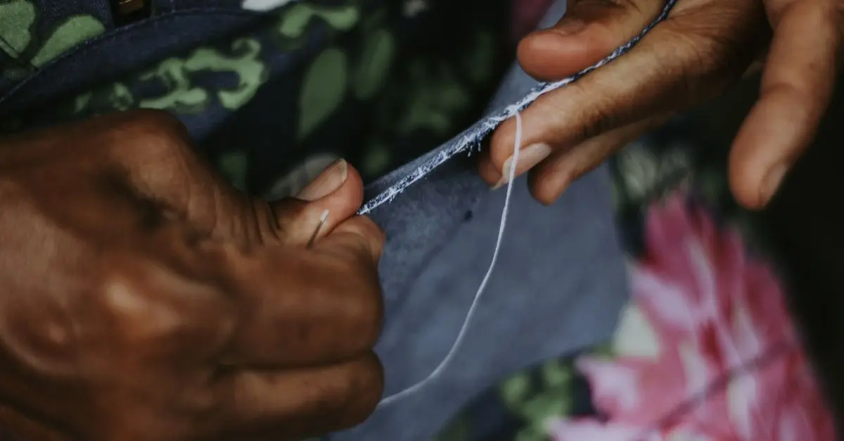 DIY : 5 astuces pour personnaliser vos vêtements avec style