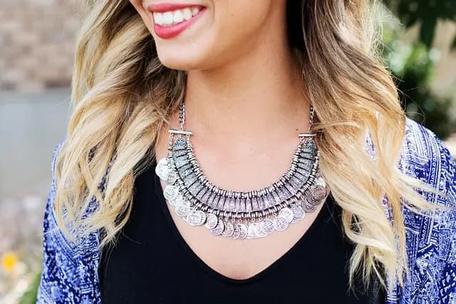 Comment Accessoiriser Une Tenue pour Élever Votre Style
